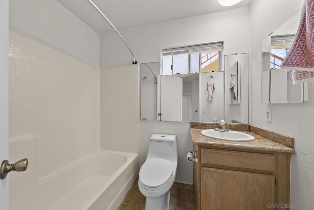 440 Ribbon Beach Way 270 Property Photo 11