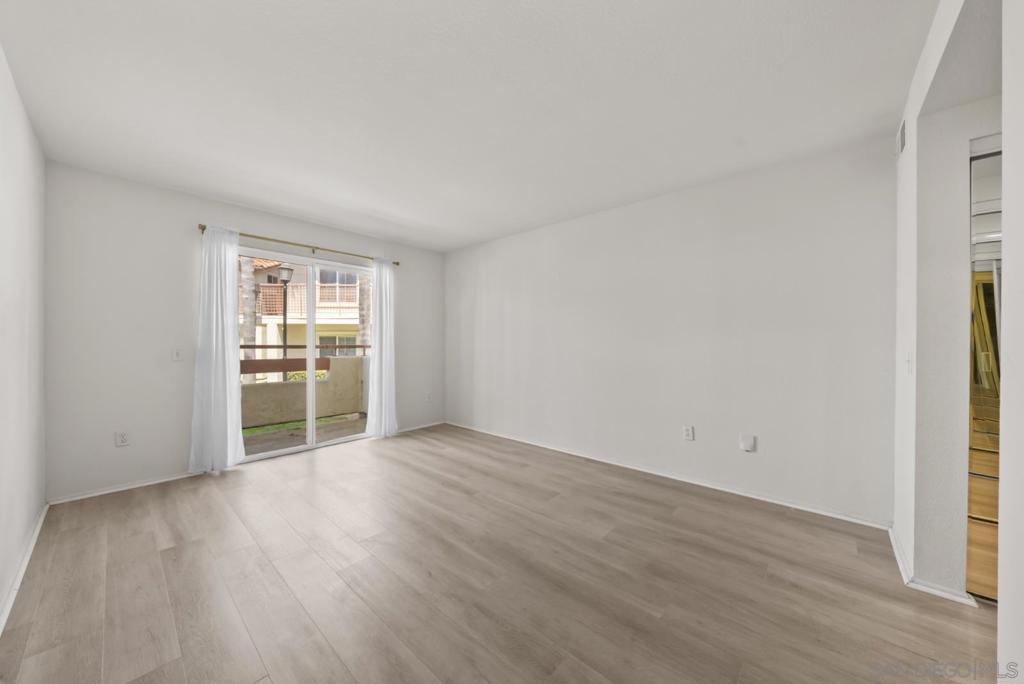 440 Ribbon Beach Way 270 Property Photo 16