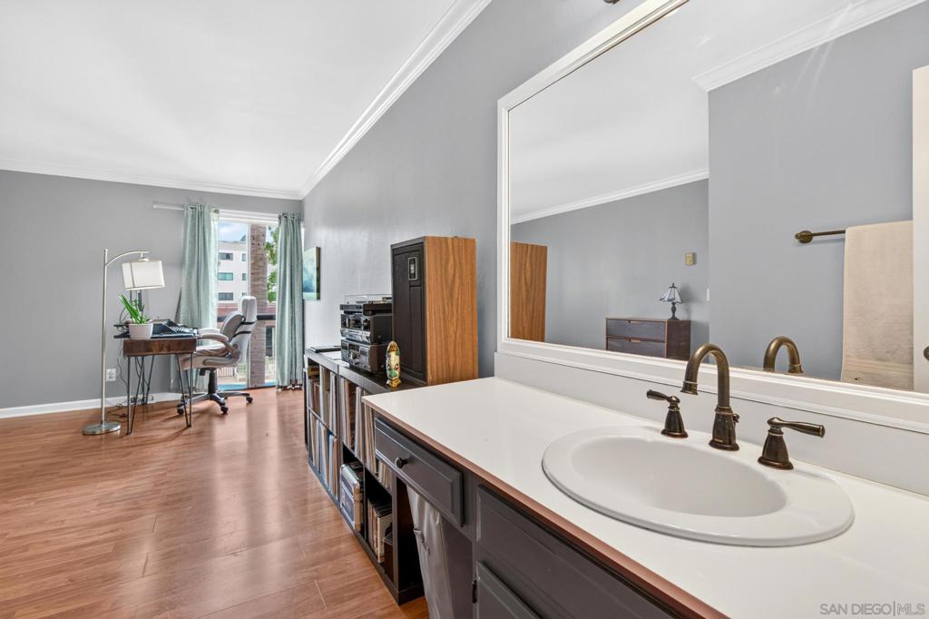 6924 Hyde Park 220 Property Photo 17