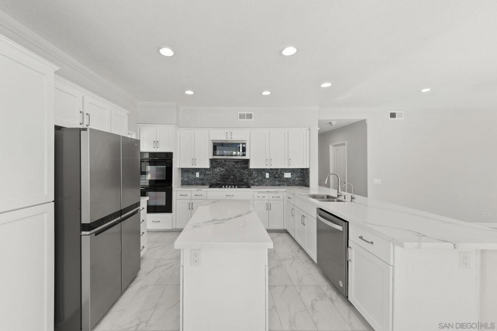 1068 Pacific Hill St Property Photo 18