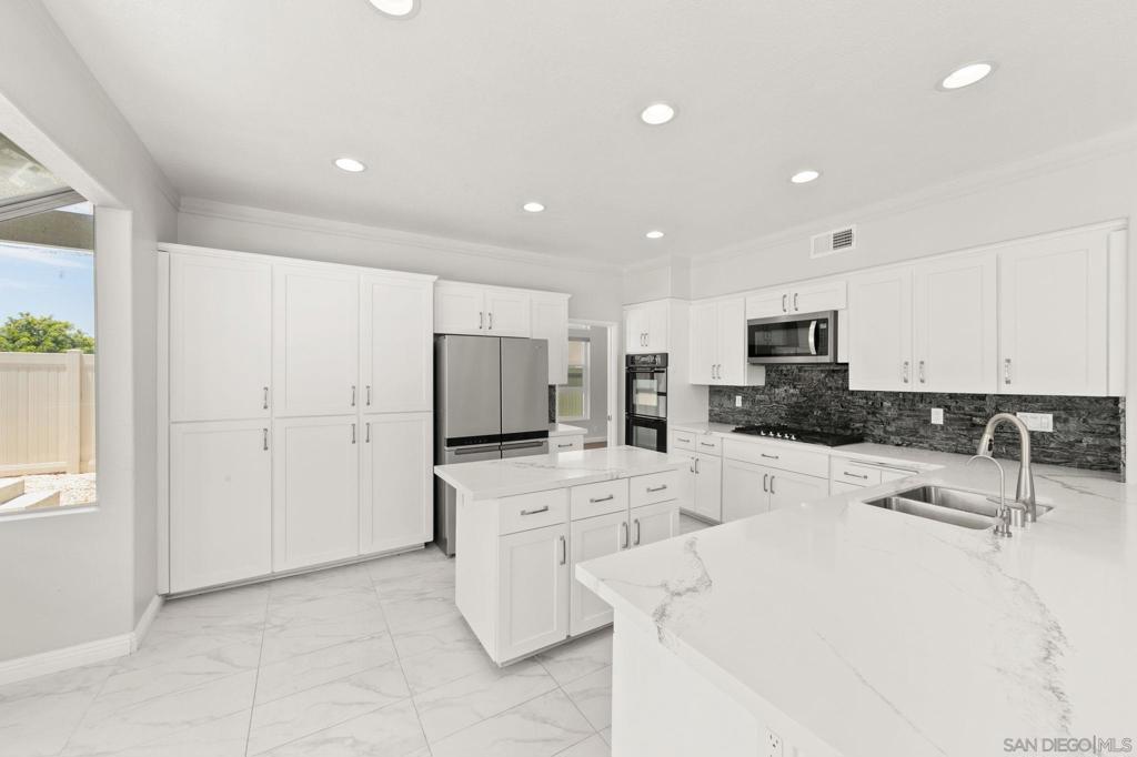 1068 Pacific Hill St Property Photo 23