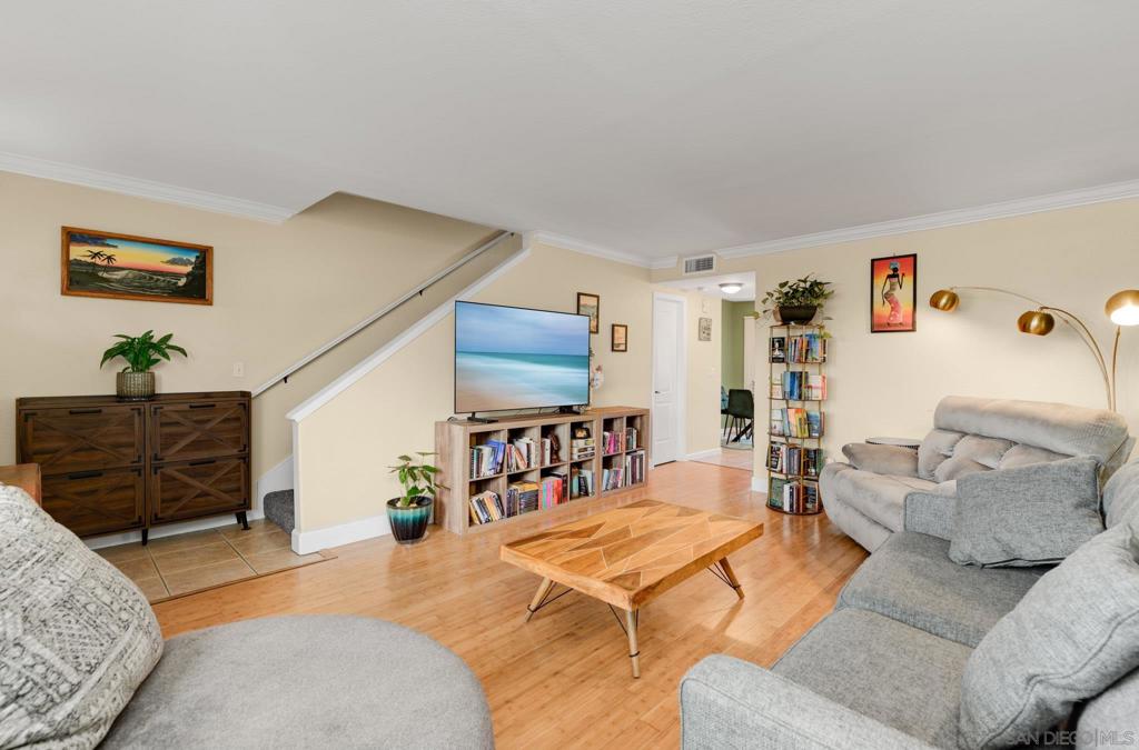 1453 N Broadway C Property Photo 1