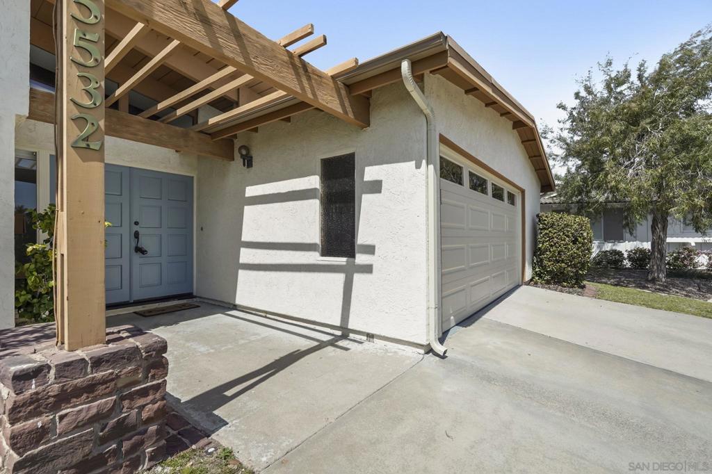 5532 Soderblom Ct Property Photo 6