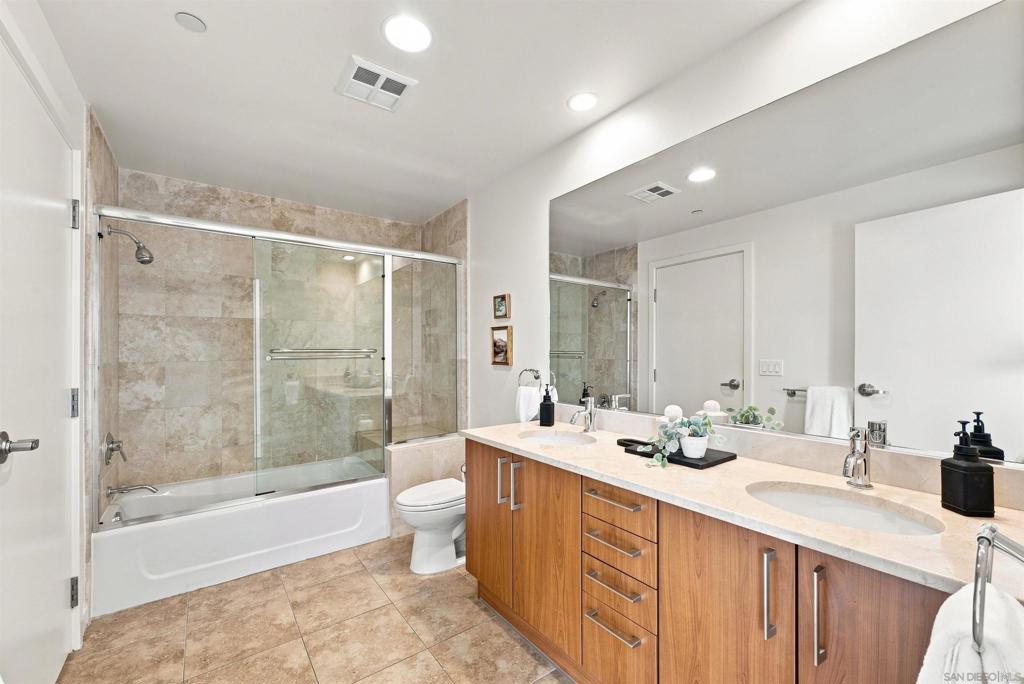 800 The Mark Lane 504 Property Photo 19
