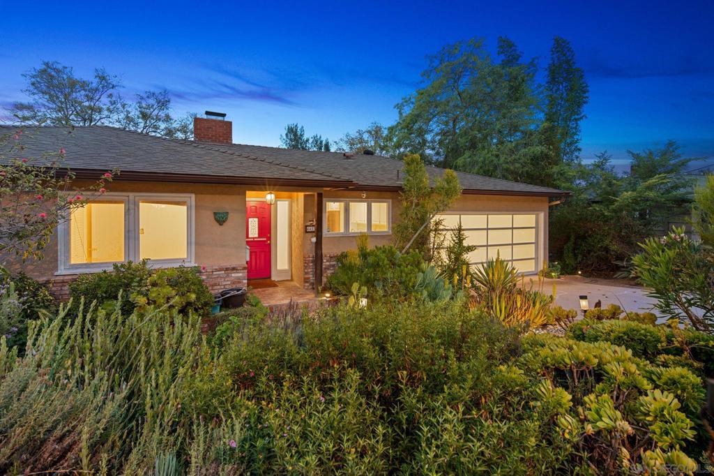 4413 Upland St Property Photo 4