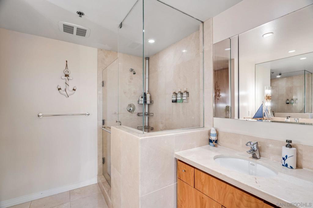 700 W Harbor Dr 705 Property Photo 25