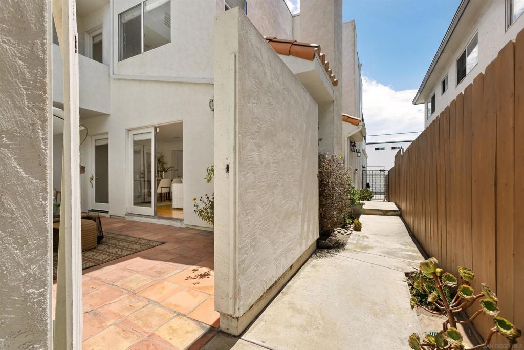 1445 Grand Ave B Property Photo 3