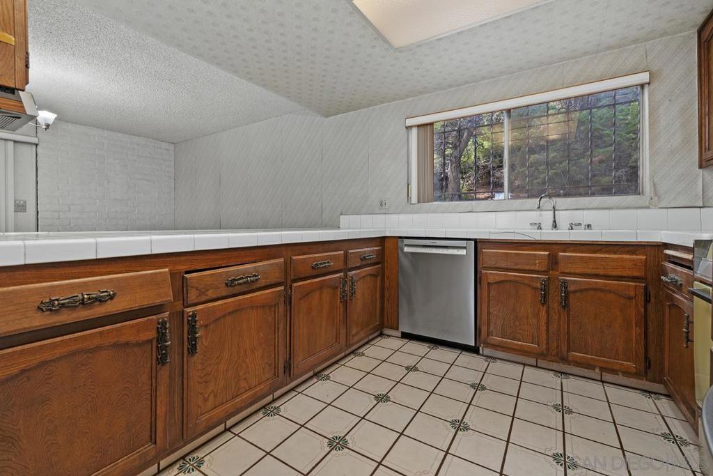 2810 Erie Property Photo 8