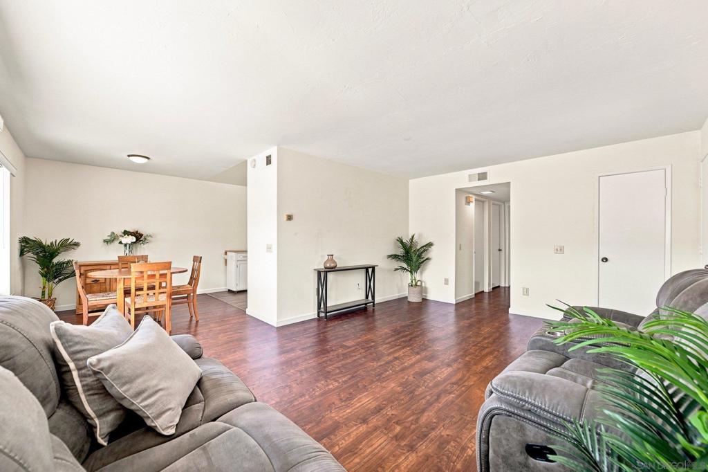 2812 Via Magia Property Photo 4