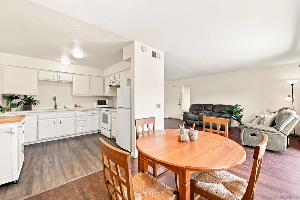 2812 Via Magia Property Photo 10
