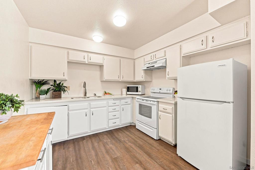 2812 Via Magia Property Photo 12