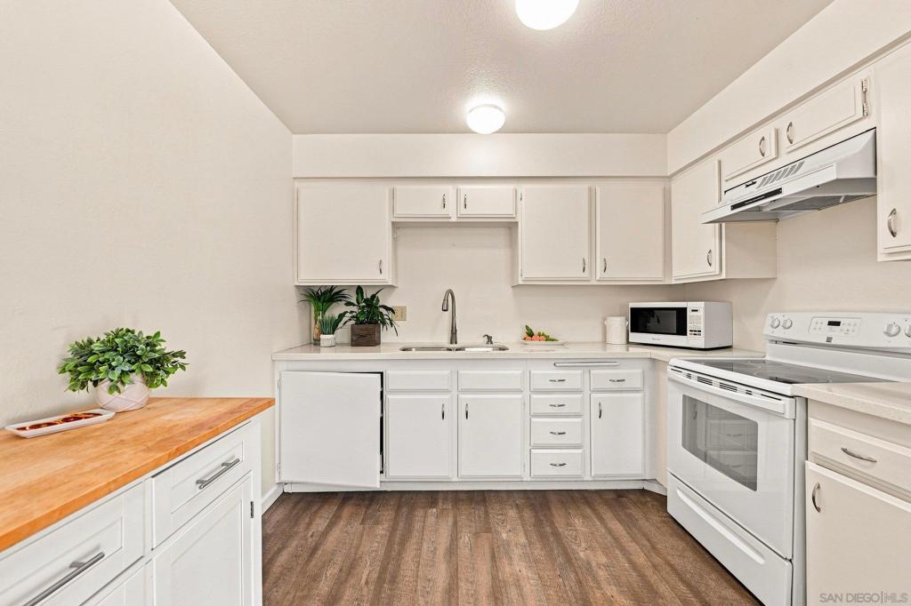 2812 Via Magia Property Photo 13