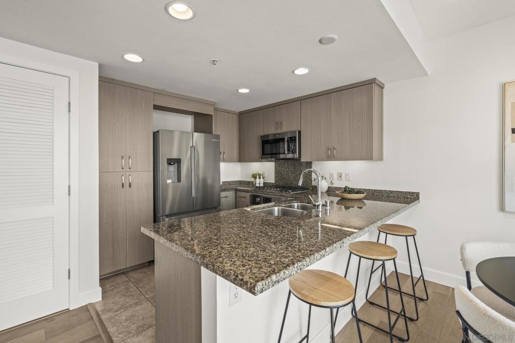 3812 Park Blvd 501 Property Photo 4