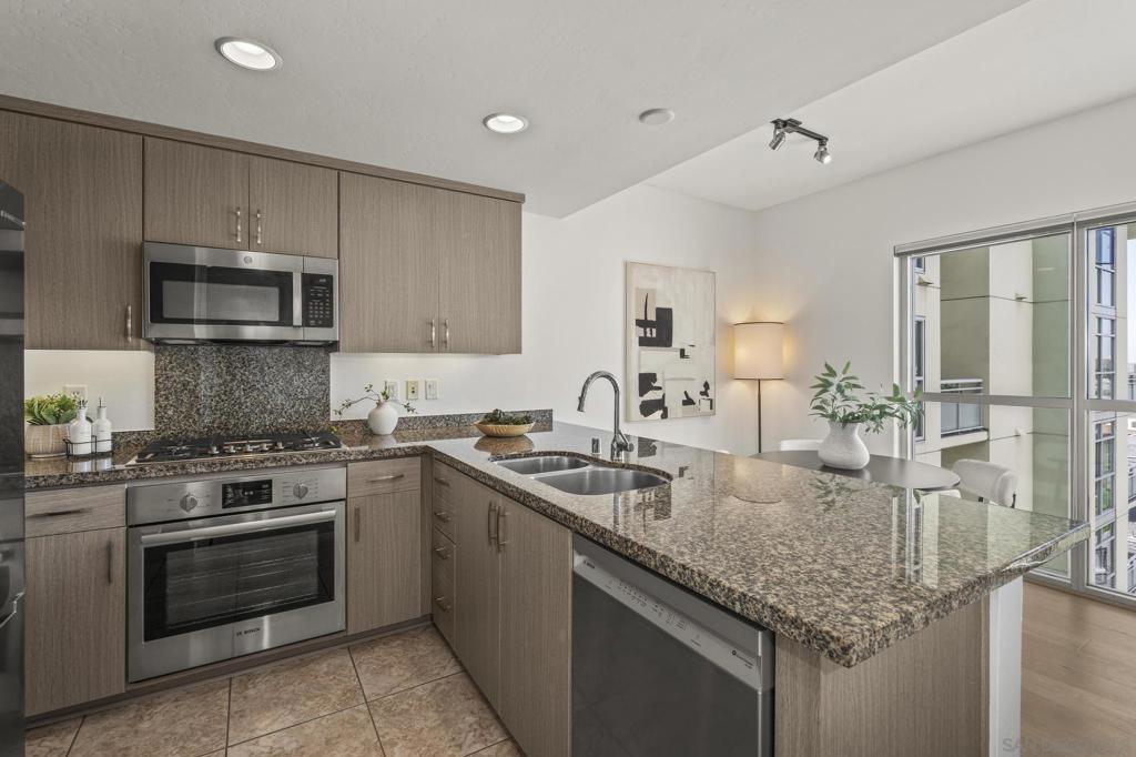 3812 Park Blvd 501 Property Photo 6