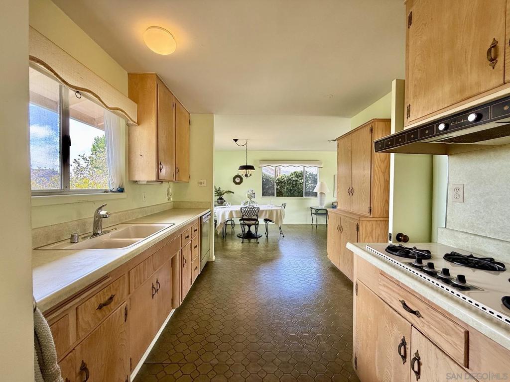 2235 Milton Court Property Photo 18