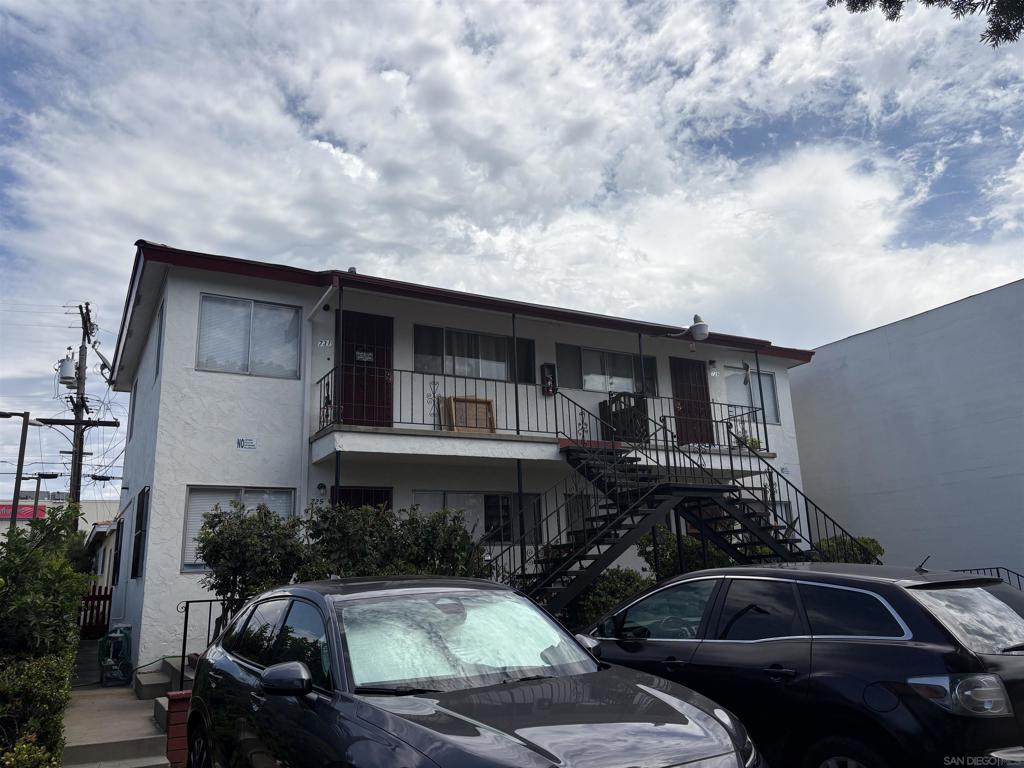 725 B Ave Property Photo 1