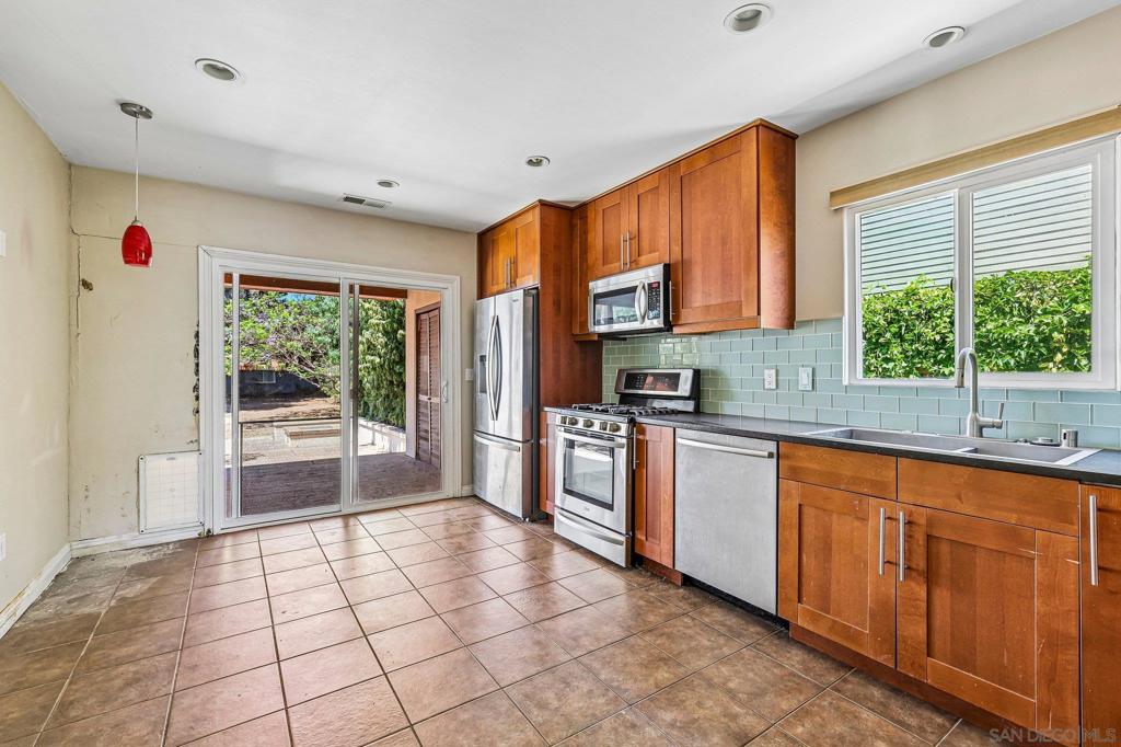 3378 N Mountain View Dr Property Photo 24