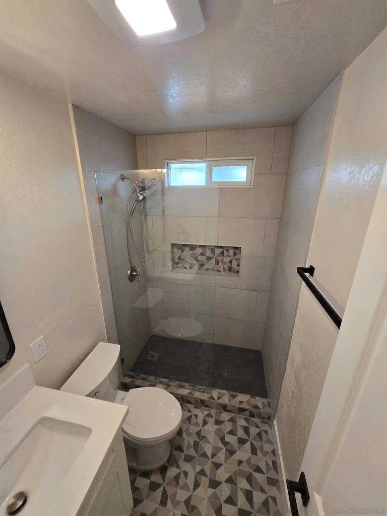 2134 E 5th St Property Photo 12
