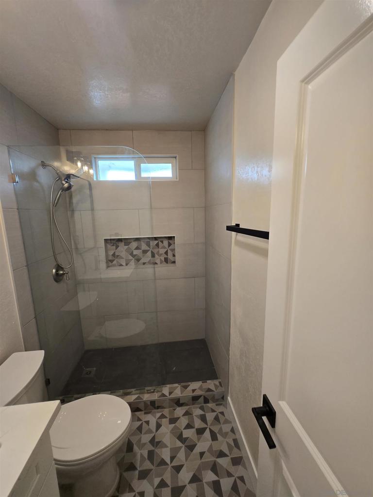 2132 E 5th St Property Photo 4