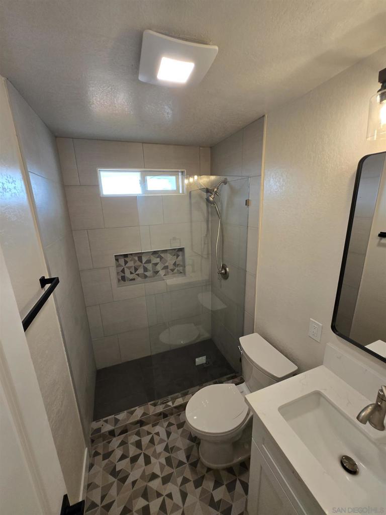 2132 E 5th St Property Photo 15