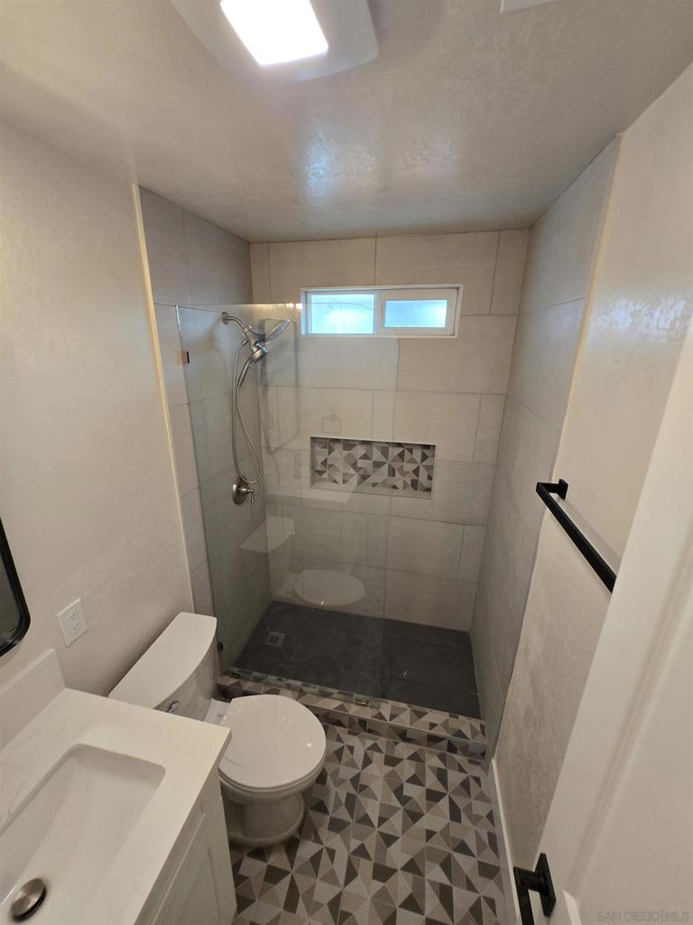 2132 E 5th St Property Photo 39