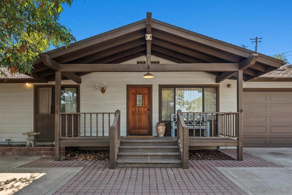 12261 Linroe Drive Property Photo 2