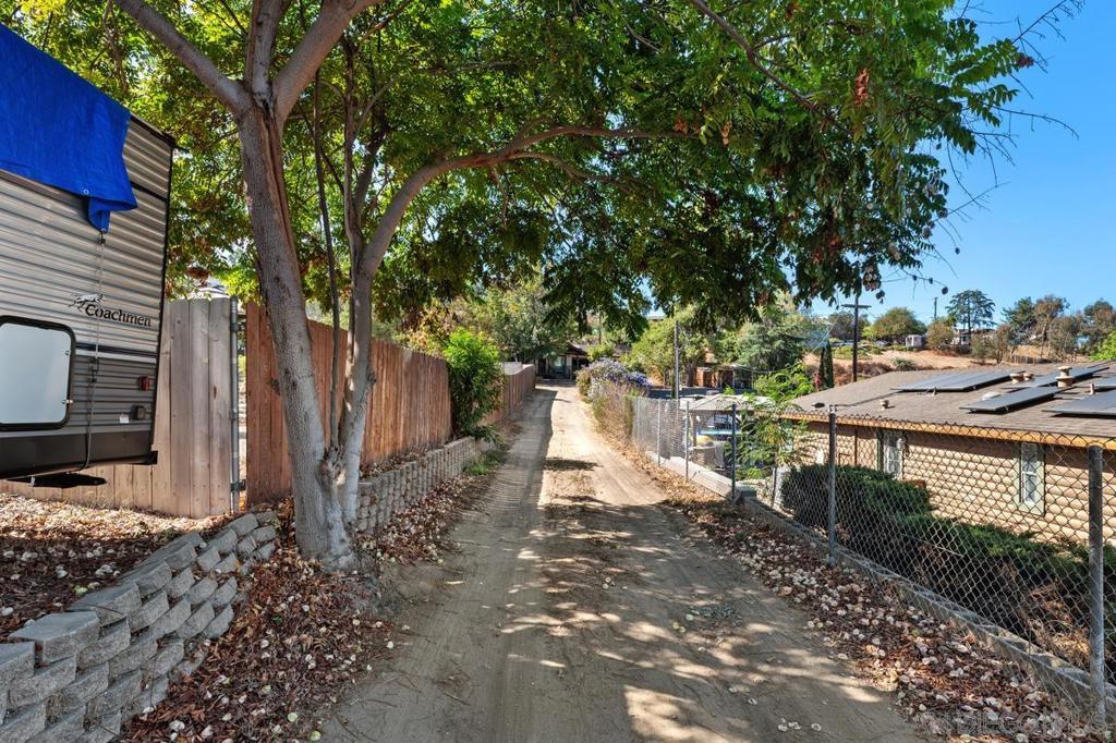 12261 Linroe Drive Property Photo 3