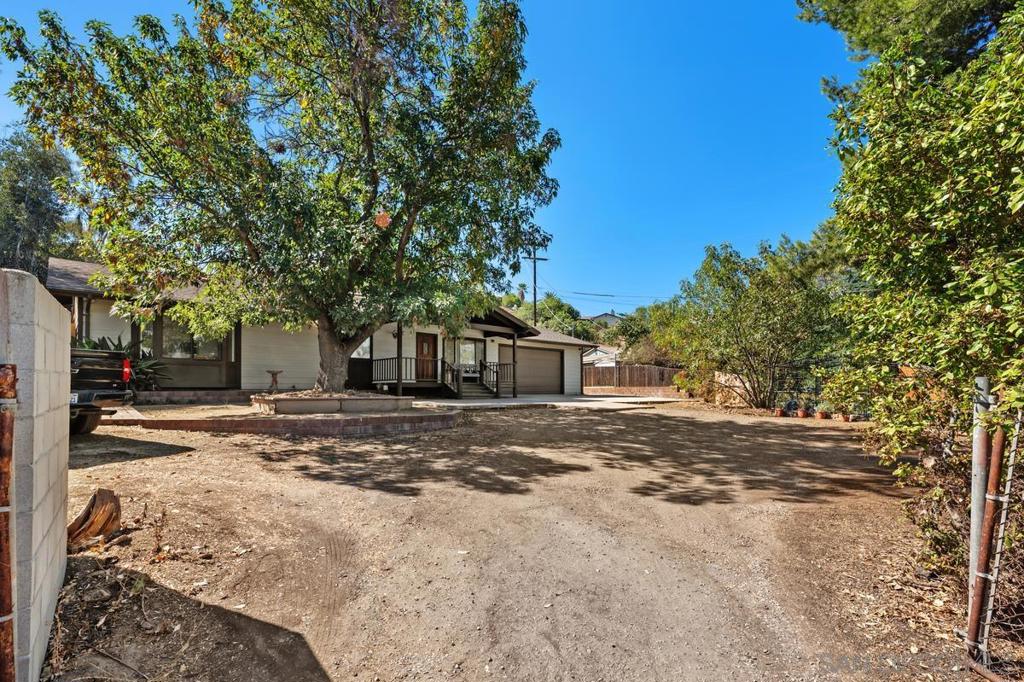12261 Linroe Drive Property Photo 4