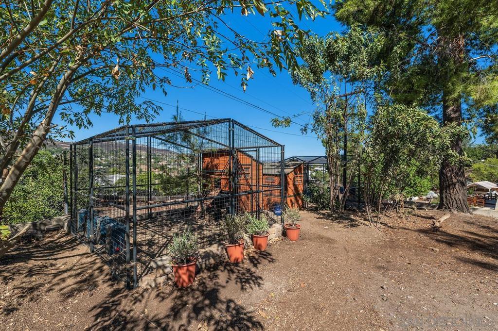 12261 Linroe Drive Property Photo 7