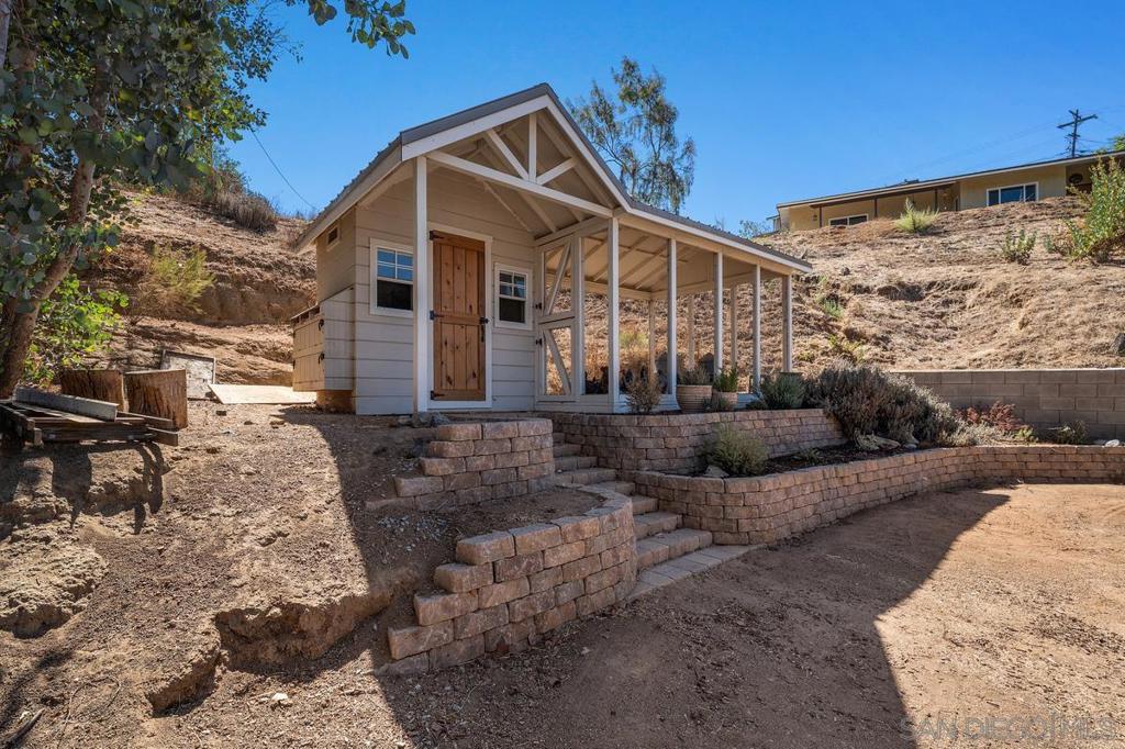 12261 Linroe Drive Property Photo 9