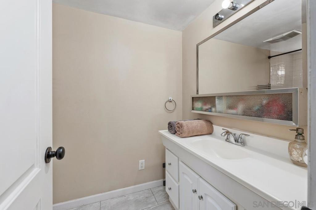 12261 Linroe Drive Property Photo 23