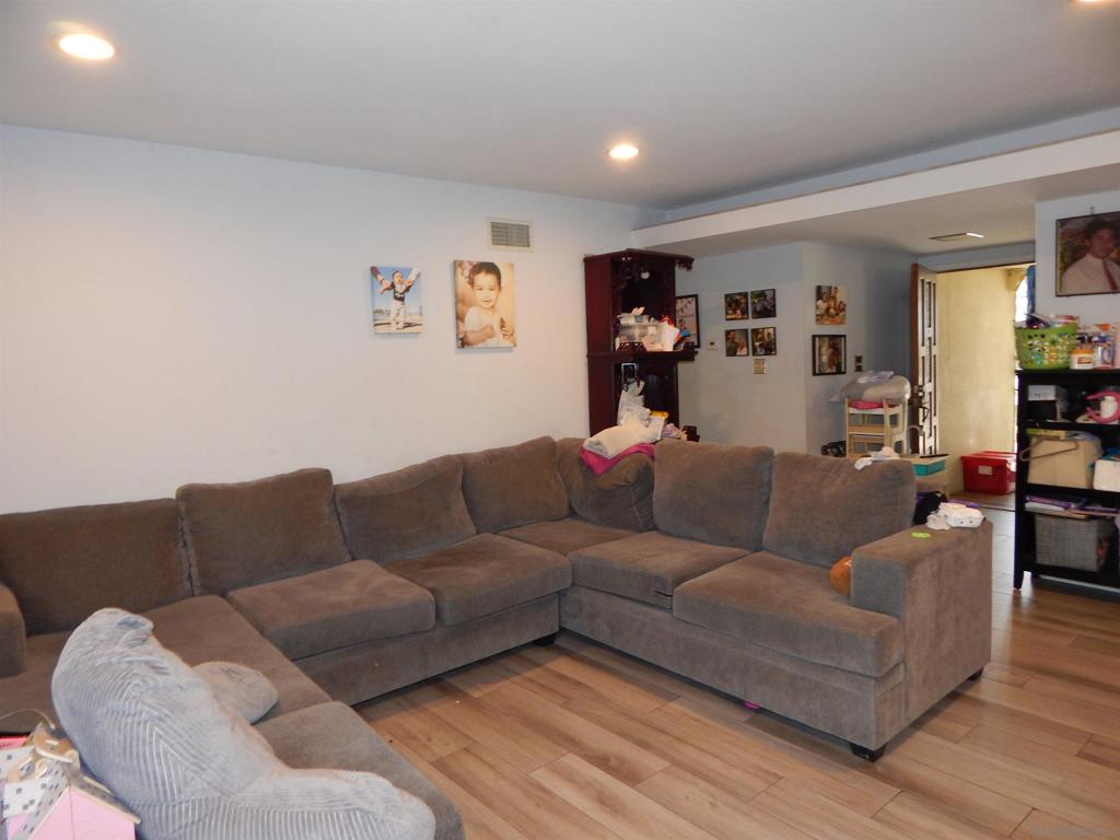 5174 Streamview Dr. Property Photo 3