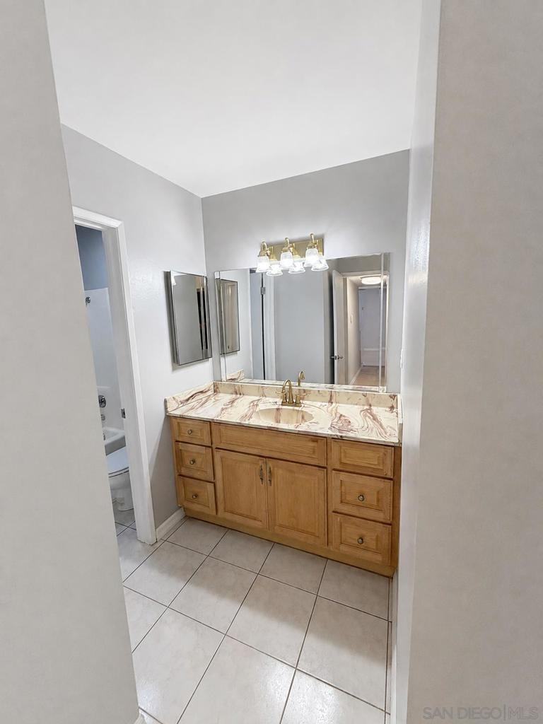 18620 Hatteras 105 Property Photo 8