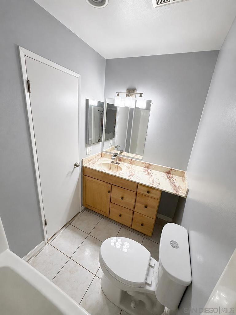 18620 Hatteras 105 Property Photo 15