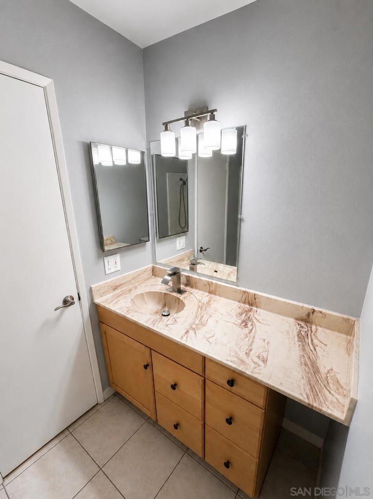 18620 Hatteras 105 Property Photo 16