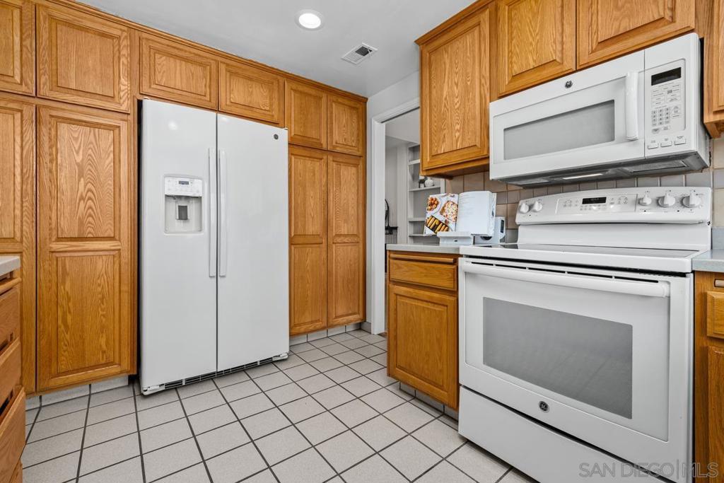 647 Windsor Circle Property Photo 11