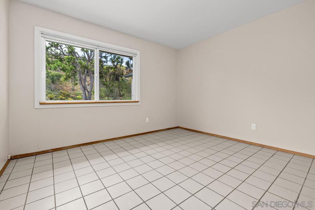 647 Windsor Circle Property Photo 27