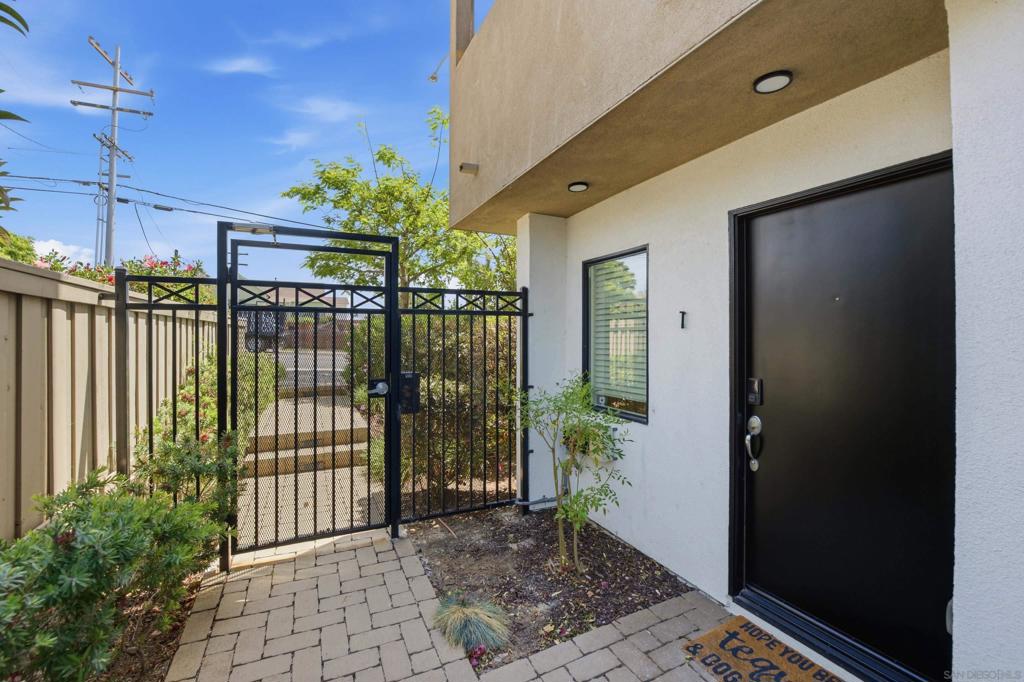 4464 Ocean View Boulevard 1 Property Photo 11