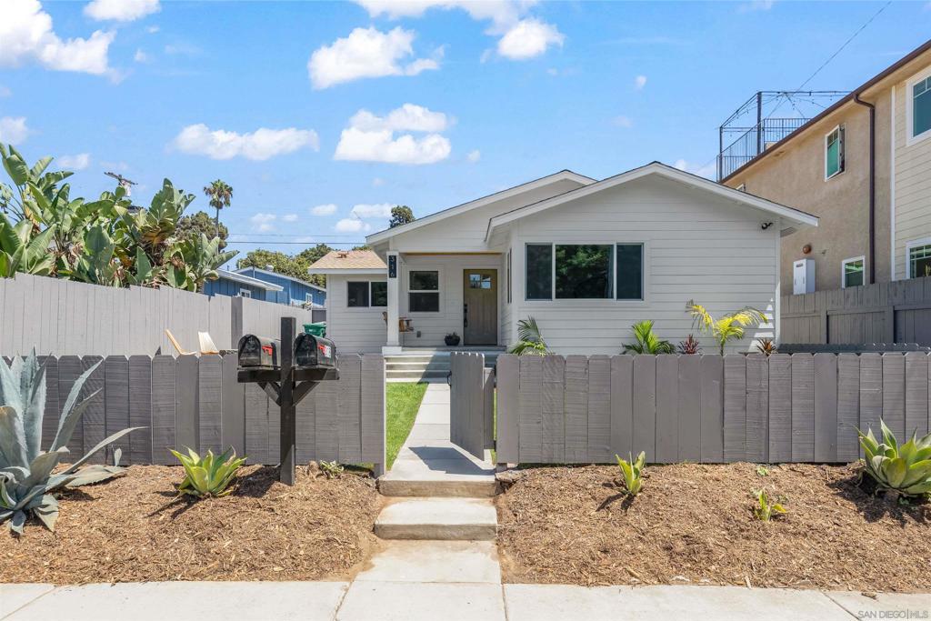 316 S Ditmar Property Photo 4