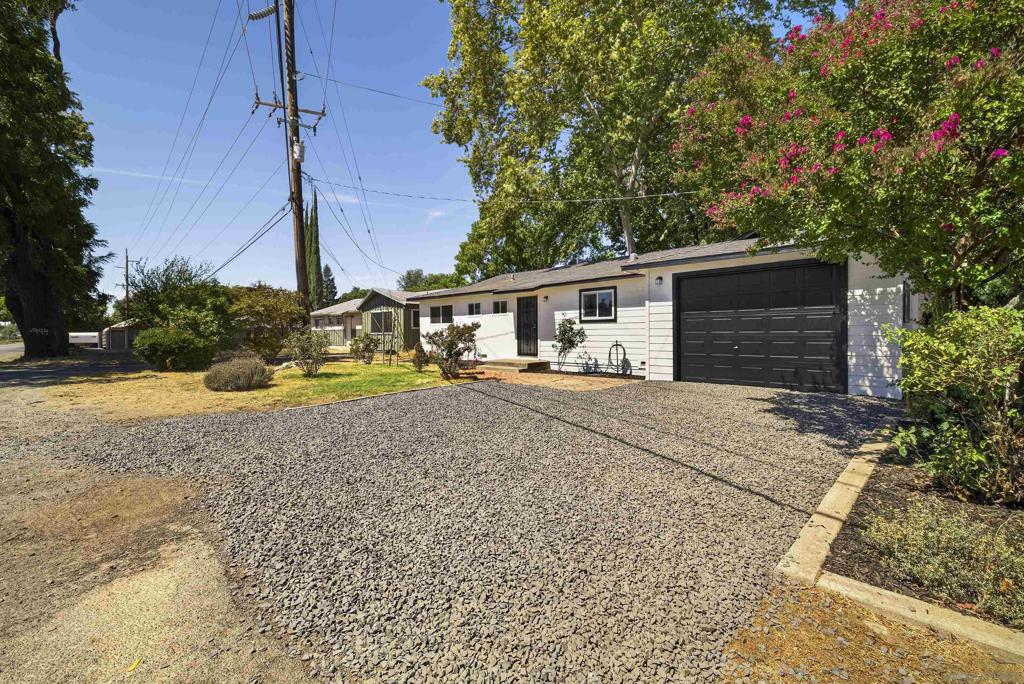 996 E Eaton Rd Property Photo 5