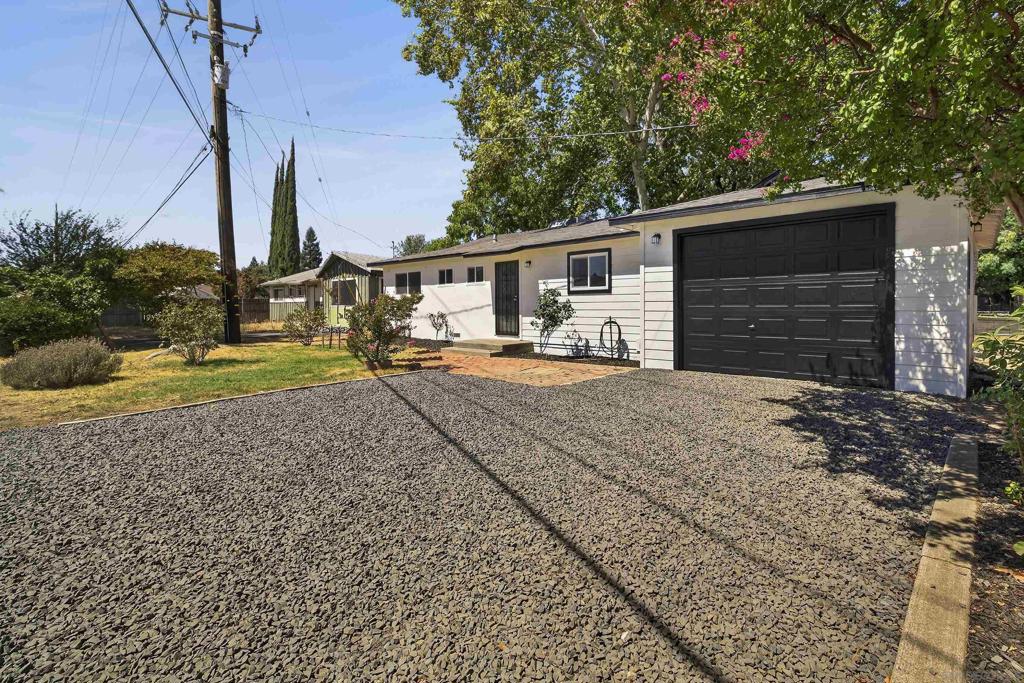 996 E Eaton Rd Property Photo 6