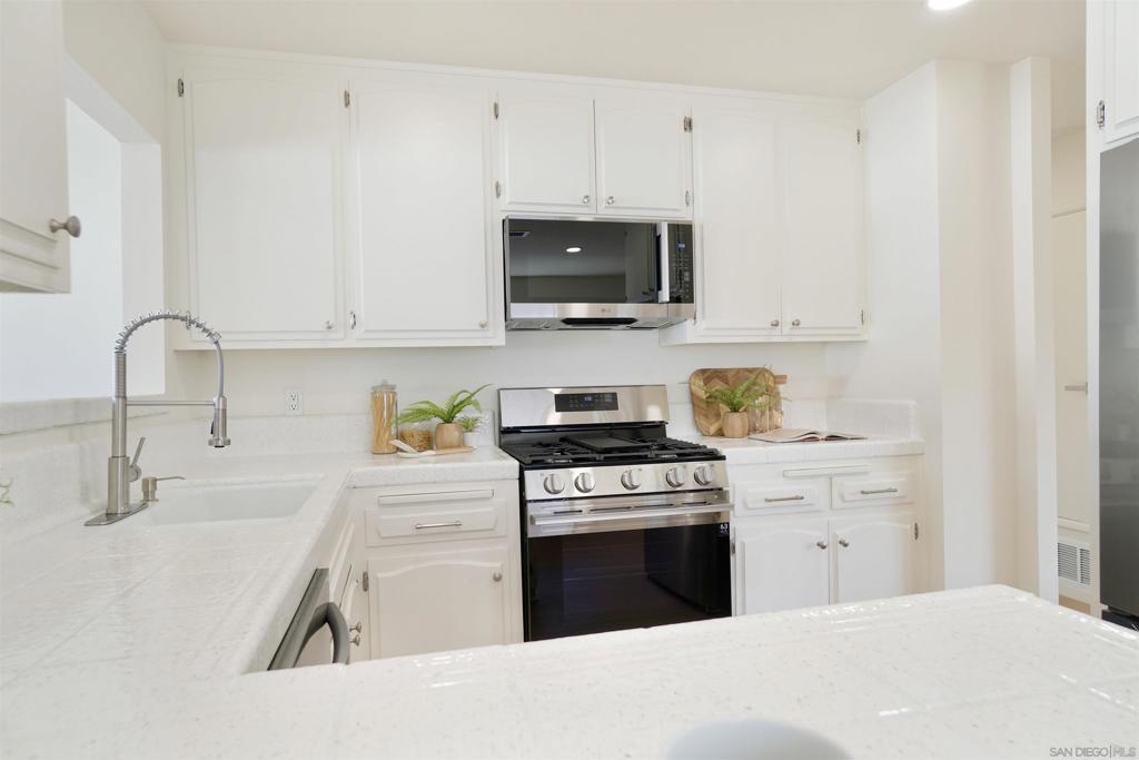 6821 Radcliffe Drive Property Photo 13