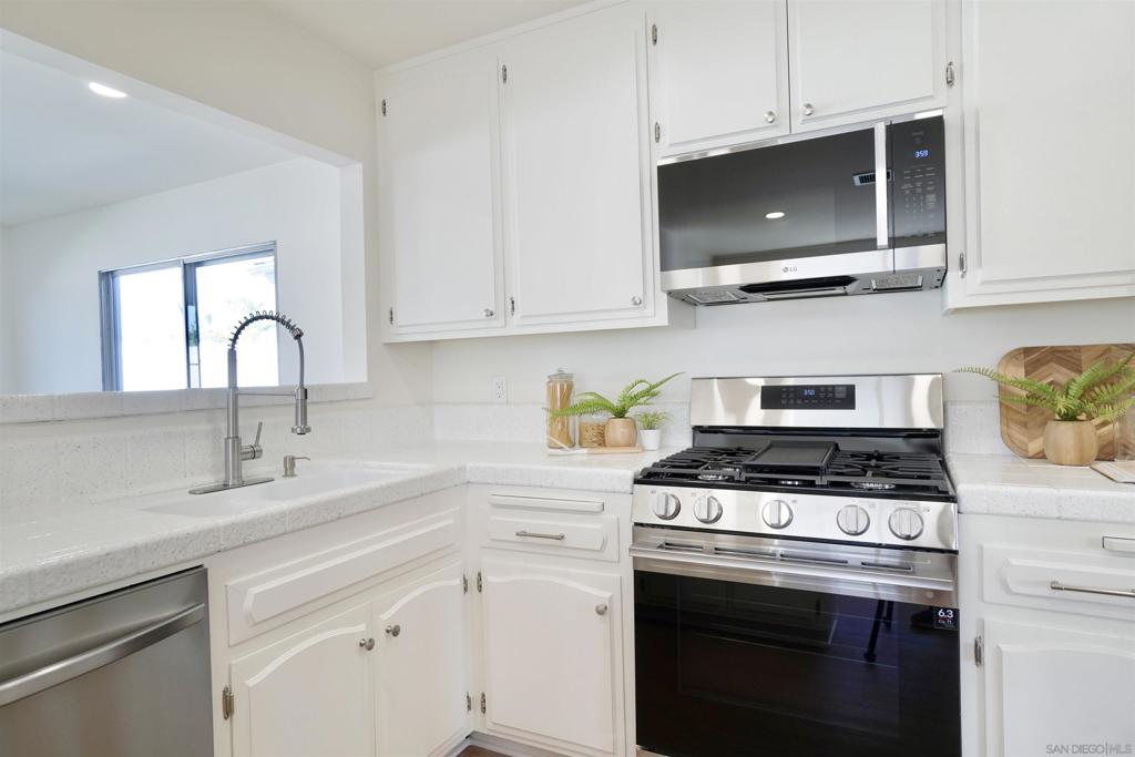 6821 Radcliffe Drive Property Photo 14