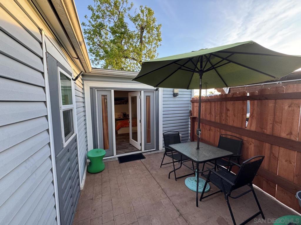 3253 Acacia St Property Photo 6