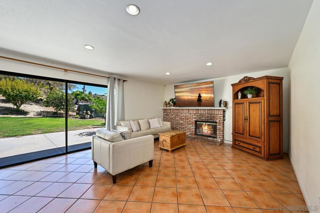 2884 Brandeis Dr. Property Photo 2