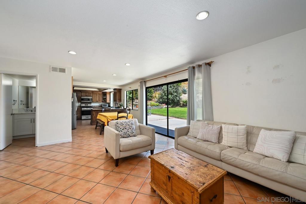 2884 Brandeis Dr. Property Photo 3