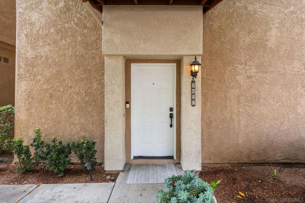 3821 Creststone Pl. Property Photo 2
