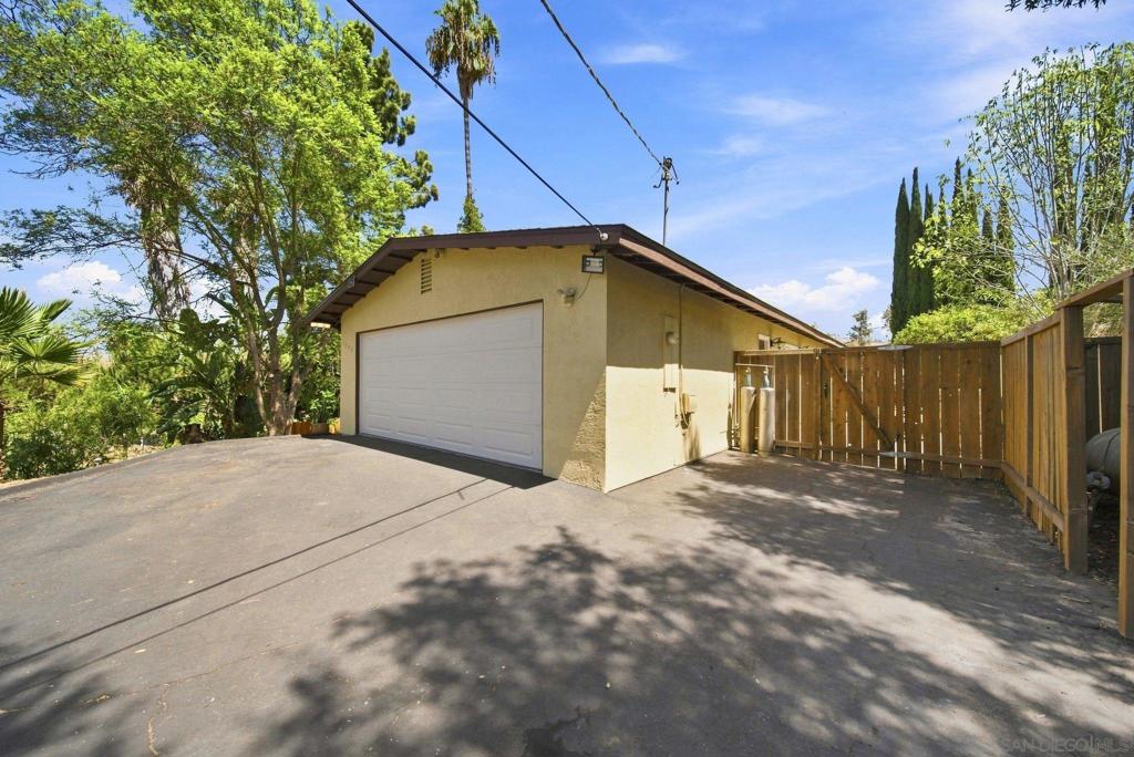 1752 N Ash St. Property Photo 1