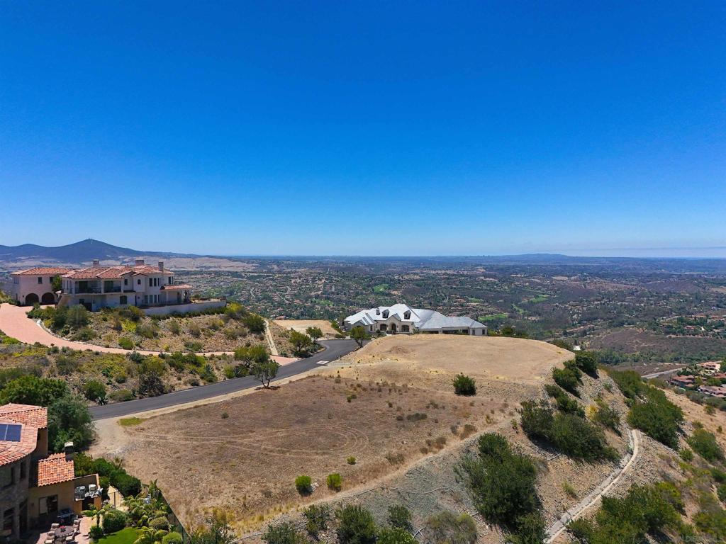 17928 El Brazo Property Photo 4