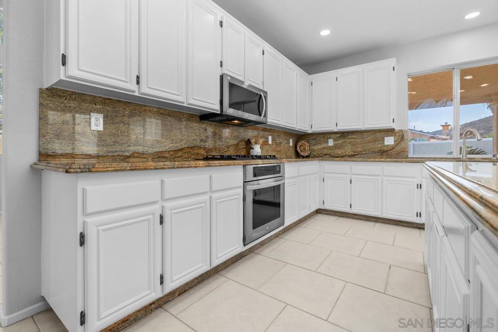 9910 Mollie Property Photo 9